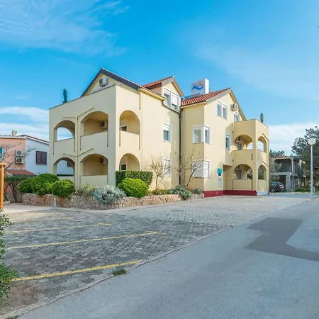 Partelj 2 By Interhome ויר