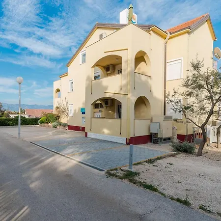 Partelj 2 By Interhome דירה ויר