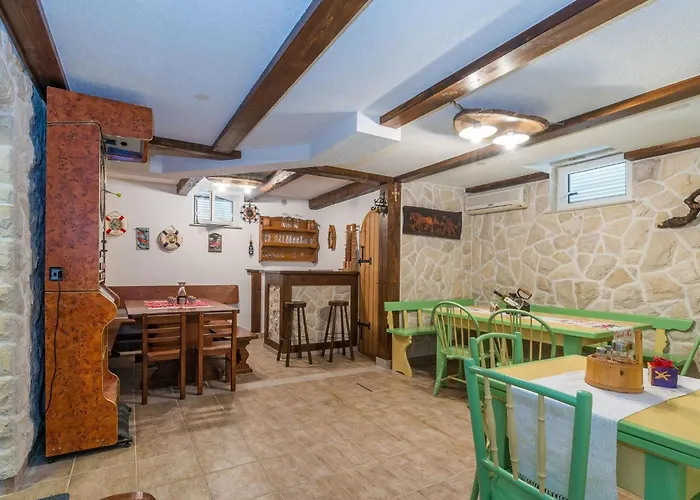 Partelj 2 By Interhome